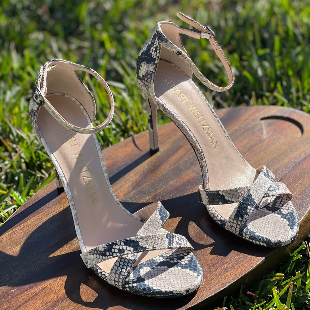 Stuart Weitzman snake embossed crisscross leather Ankle strap sandals size 9 new